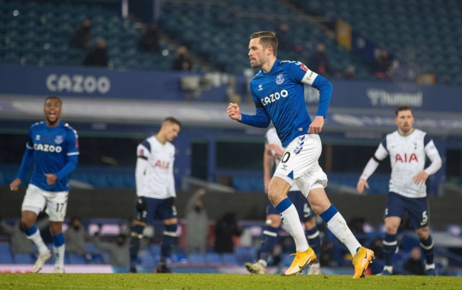 以某高尔夫 以某高尔夫